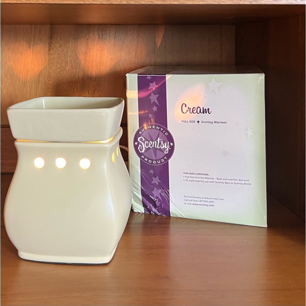 Scentsy Full Size Cream Wax Warmer New in Box